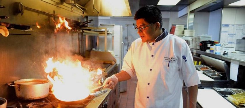Roberto Mendoza, chef de Barack Obama y Donald Trump. Foto: Charlotte Observer.