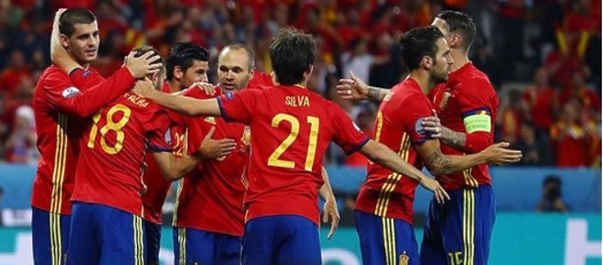 La selección española celebra el 3-0 ante Turquía. Foto: @uefaeuro.