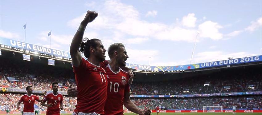 Garet Bale celebra el gol de Gales |Foto: @Gales_es