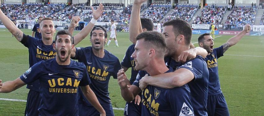 Jugadores del Ucam Murcia celebrando el ascenso | Foto: @UCAM Murcia