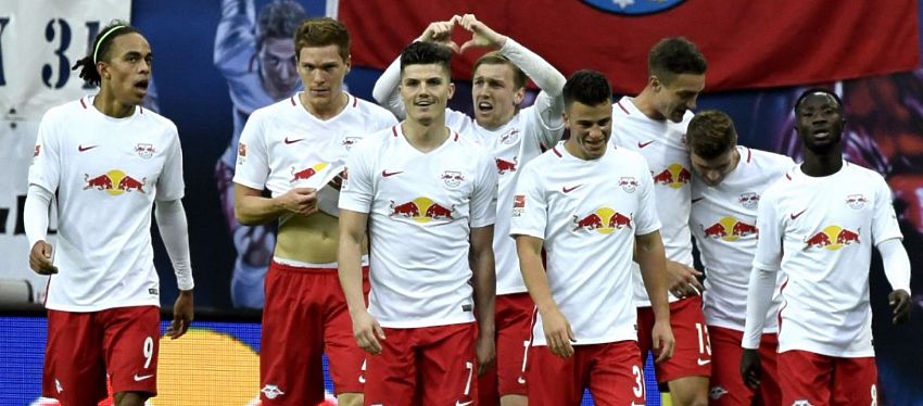 El líder de la Bundesliga se ha convertido en una de las sensaciones del fútbol europeo. Foto: AFP.