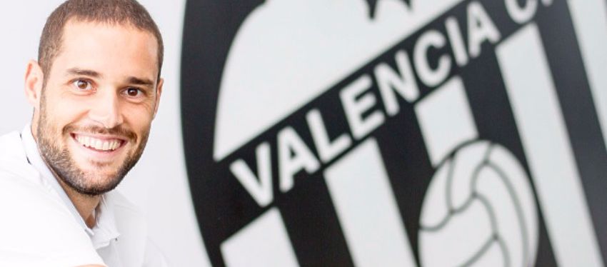 Pese a jugar como cedido, a Mario Suárez le gustaría seguir en Valencia muchos años. Foto: EuroLatino.