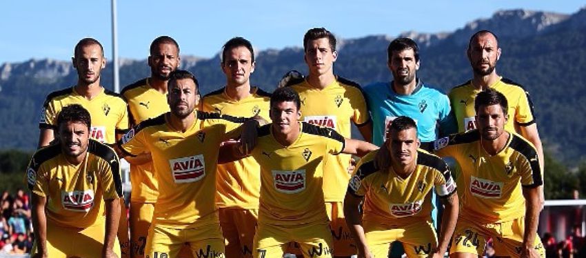 El Eibar, con su segunda equipación en un partido de pretemporada. Foto: SD Eibar.