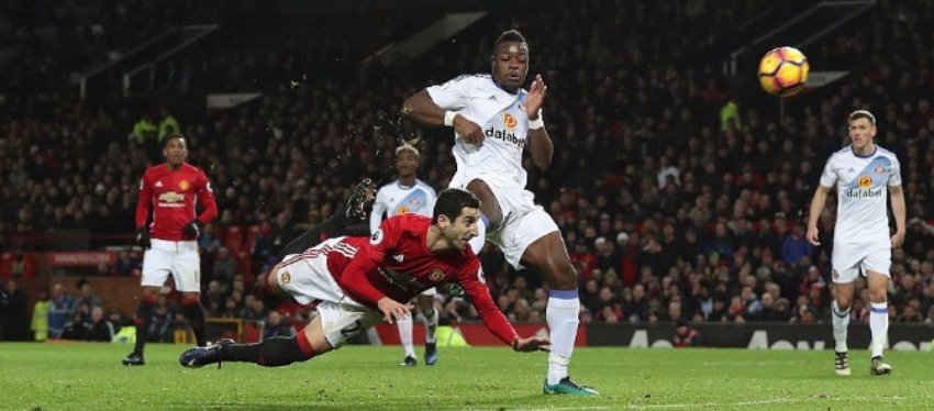 Mkhitaryan cerro el año con uno de los goles de su carrera. Foto: Ian Hodgson.