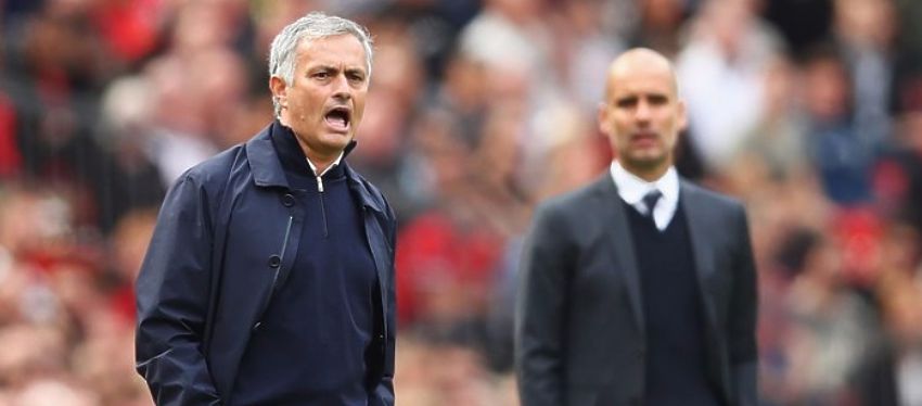 Mourinho dirige a sus jugadores en el partido frente al Manchester City. Foto: Twitter.