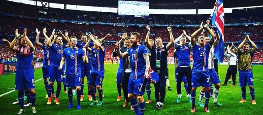 Islandia, una de las debutantes, celebra su clasificación para los octavos de final de la Eurocopa. Foto: @uefaeuro.