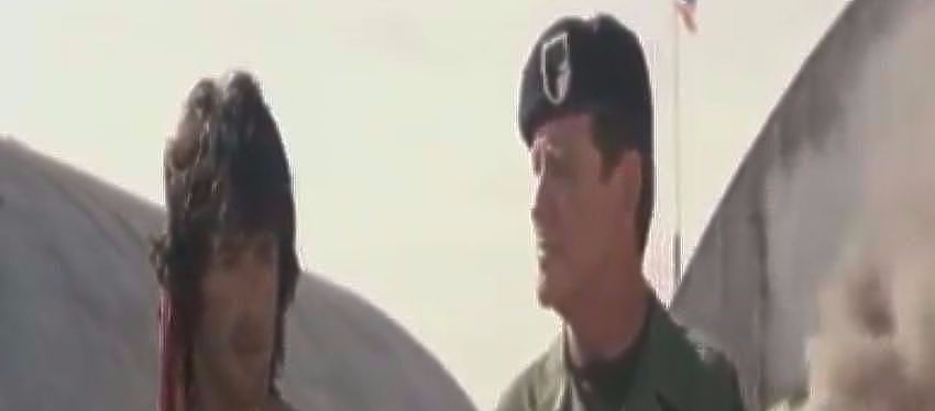 Rambo conversa con el Coronel Trutman