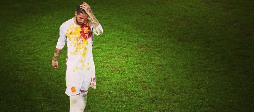 Sergio Ramos se lamenta tras la derrota de España. Foto: Instagram.