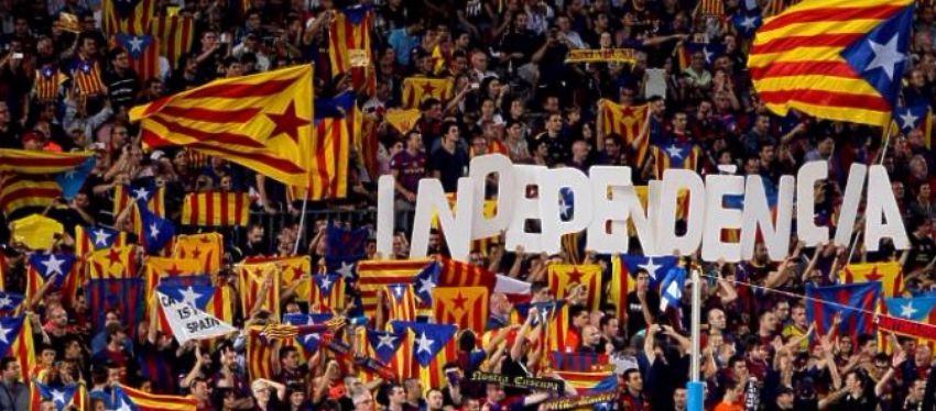 El Barça volvió a desafiar a la UEFA con la exhibición de esteladas. Foto: Twitter.