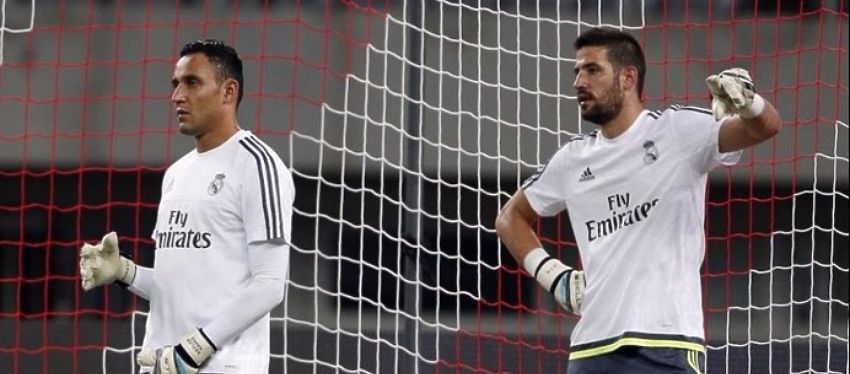 Keylor Navas y Kiko Casilla podrían protagonizar un nuevo dilema en la portería del Real Madrid. Foto: Twitter.