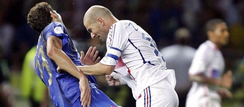 Zidane enturbió su retirada con un lamentable cabezazo a Materazzi. Foto: Twitter.