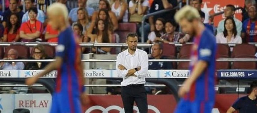 Messi y Neymar, cabizbajos tras la derrota. Foto: Twitter.