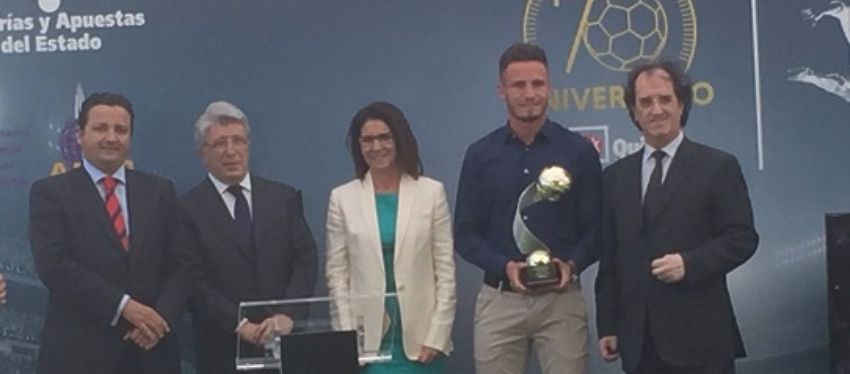 Saúl Níguez recibe el premio 'Apuesta del año' otorgado por Loterías y Apuestas del Estado. Foto: Alfredo Duro.