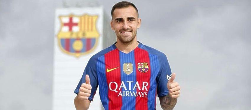 Paco Alcácer posa con la camiseta de su nuevo club. Foto: FC Barcelona.