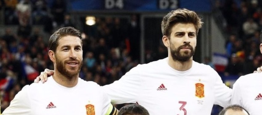 Sergio Ramos y Gerard Piqué volvieron a tener sus más y sus menos a través de los micrófonos. Foto: Twitter.