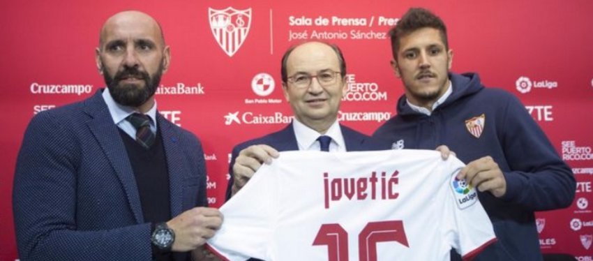 Monchi, José Castro y Jovetic, en la presentación del montenegrino. Foto: Diario de Sevilla.