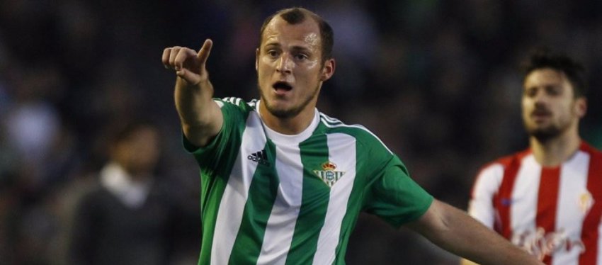 De volver a Sevilla, Zozulya no podría disputar ni un solo minuto con el Betis esta temporada. Foto: Twitter.