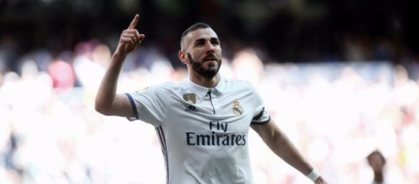 Benzema abrió el marcador para el Real Madrid a la media hora. Foto: Twitter.