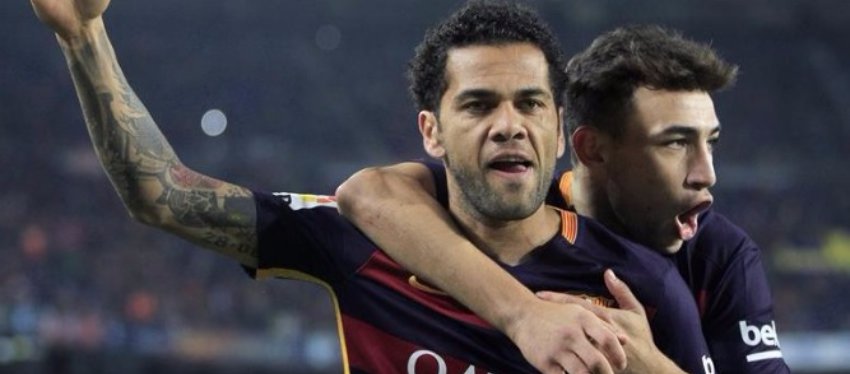 Alves celebra un gol junto a Munir, ambos ex jugadores del Barça. Foto: Twitter.