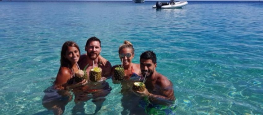 Messi y Suárez disfrutan junto a sus parejas de sus últimos días de vacaciones.