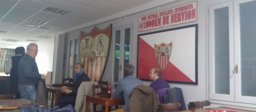 La peña 'A 1.000 km. de Nervión', situada en Barcelona. Foto: @viruv.
