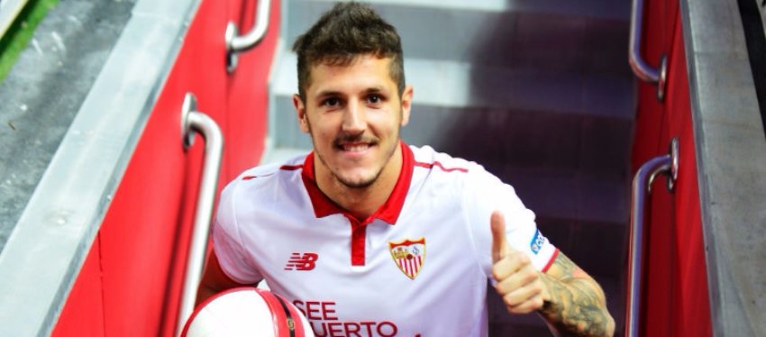 Jovetic, el último jugador que ha encontrado en el Sevilla una oportunidad de volver a brillar. Foto: AFP.