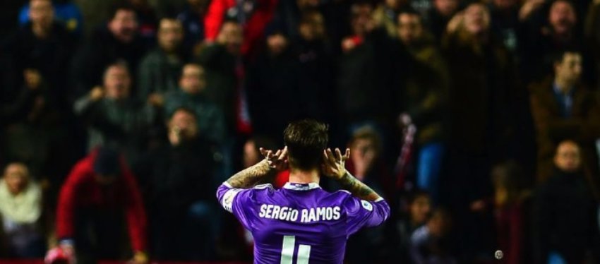 Así se dirigió Ramos a la zona norte del estadio tras el segundo gol del Madrid. Foto: Marca.