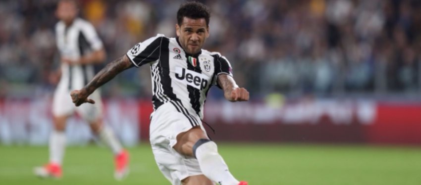 Alves espera alargar su gran momento de forma en la final de Champions. Foto: Twitter.