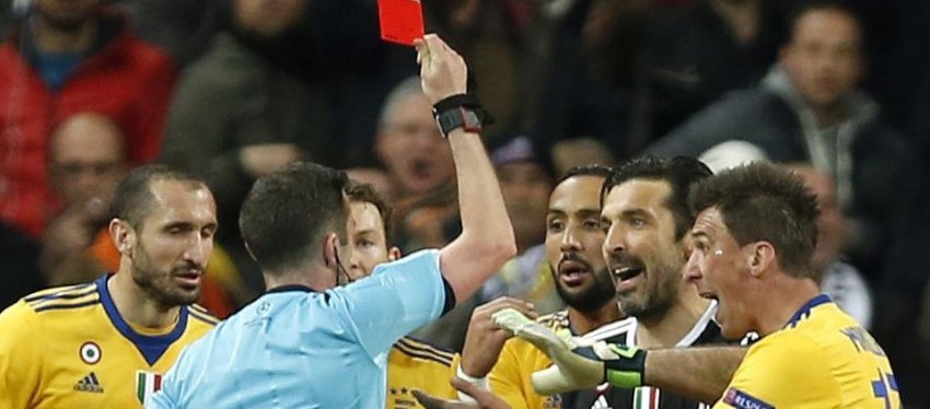 Buffon fue expulsado cuando la Juventus soñaba con la remontada. Foto: Twitter.