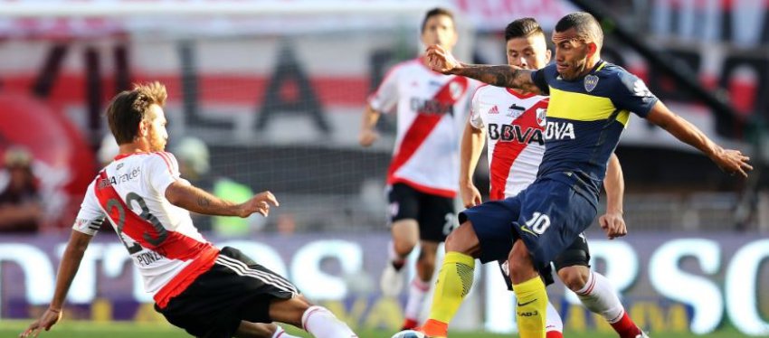 Enfrentamiento entre River y Boca.