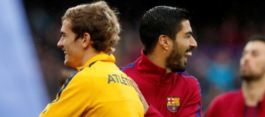 Griezmann y Luis Suárez se saluda en un partido entre Atlético y Barça. Foto: Mundo Deportivo.