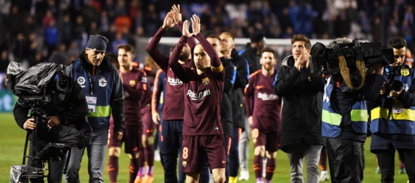El Barça celebra el título de Liga sobre el césped de Riazor. Foto: @optajose.