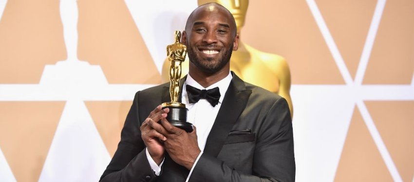Kobe Bryant, tras ganar el Oscar al mejor corto de animación. Foto: Marca Basket.