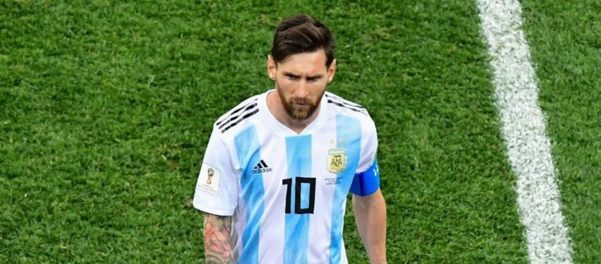 Messi, uno de los nombres propios del descalabro de Argentina. Foto: Twitter.