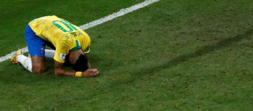 Neymar se lamenta tras la derrota ante Bélgica. Foto: Twitter.