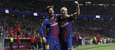 Messi e Iniesta celebran el gol del manchego. Foto: Twitter.