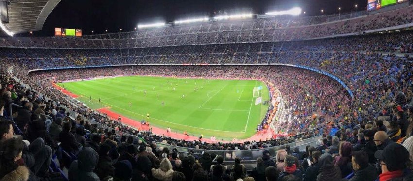 El Camp Nou presentó una imagen muy pobre ante el Valencia. Foto: Twitter.