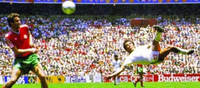 Manuel Negrete, autor del mejor gol de la historia de los Mundiales. Foto: Campeche Hoy.