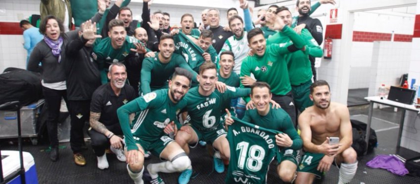 El Betis celebra la manita del pasado sábado ante el Sevilla. Foto: Twitter.