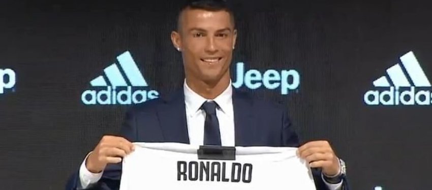 La camiseta de Cristiano sigue causando furor en Italia. Foto: Twitter.